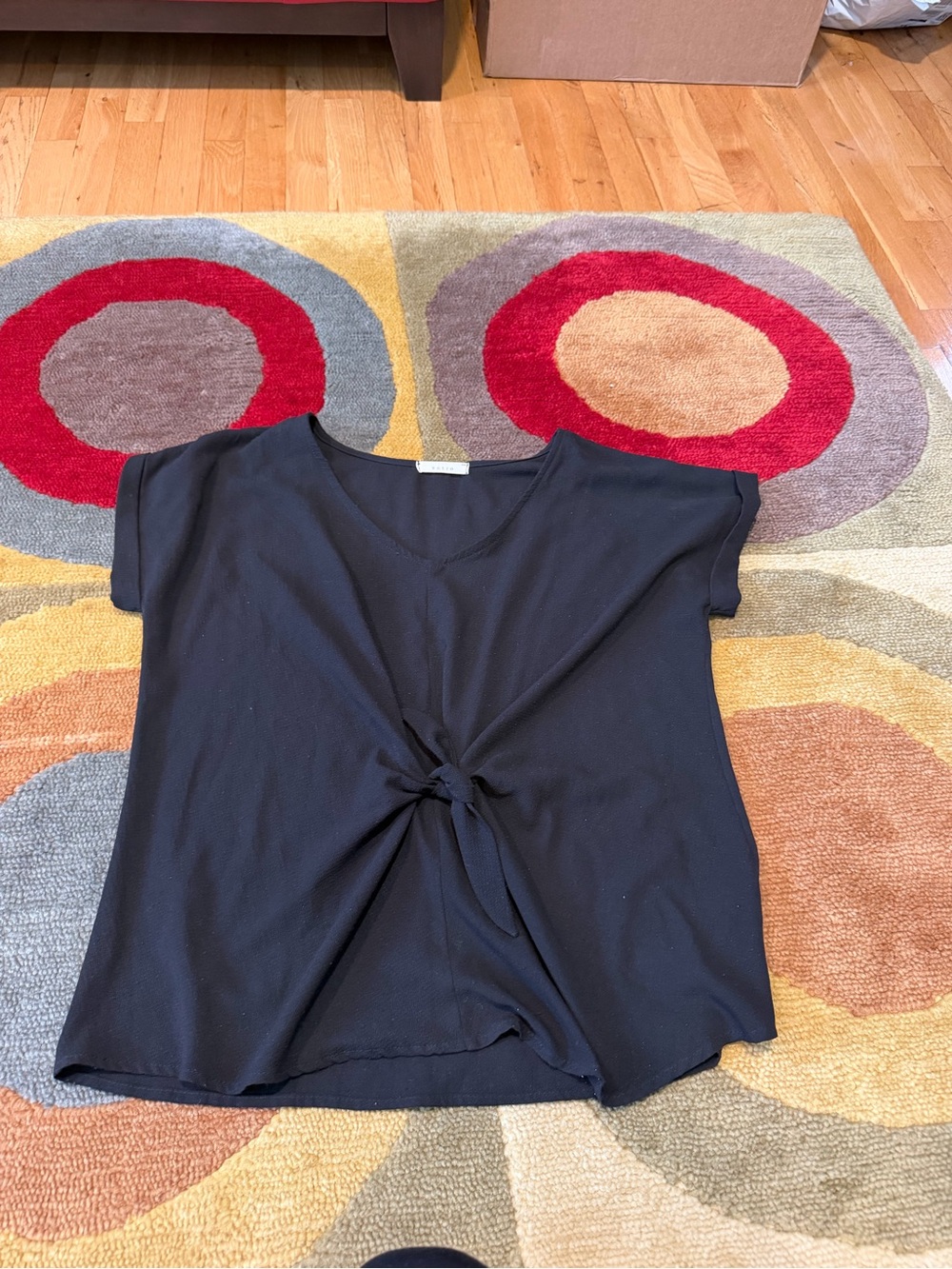 Entro Cap Sleeve Blouse Top Black Twist Front Design Fits like Small / Medium
